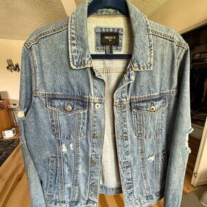 Forever 21 Men's distressed blue denim jacket size M great condition!